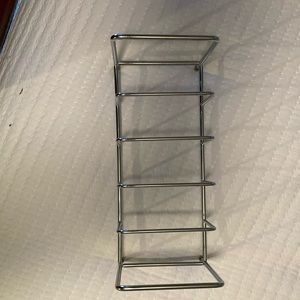 Cookware Organization. Storage for 5 lids or sauté pans.